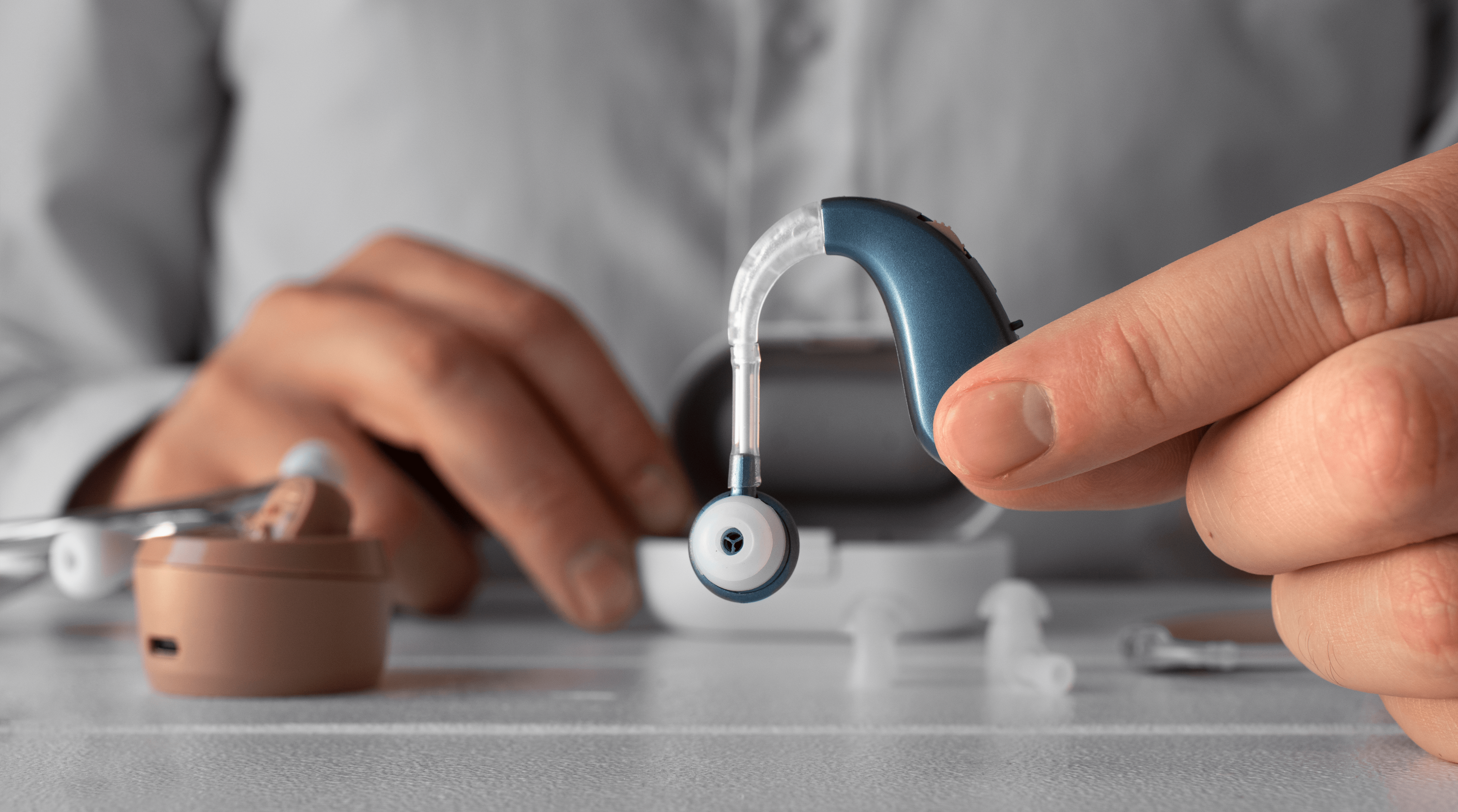 زراعة قوقعة الأذن لعلاج ضعف السمع - د. أنس أبو شملة، استشاري الأنف والأذن والحنجرة -  افضل أطباء زراعة القوقعة في الأردن - احجز الان